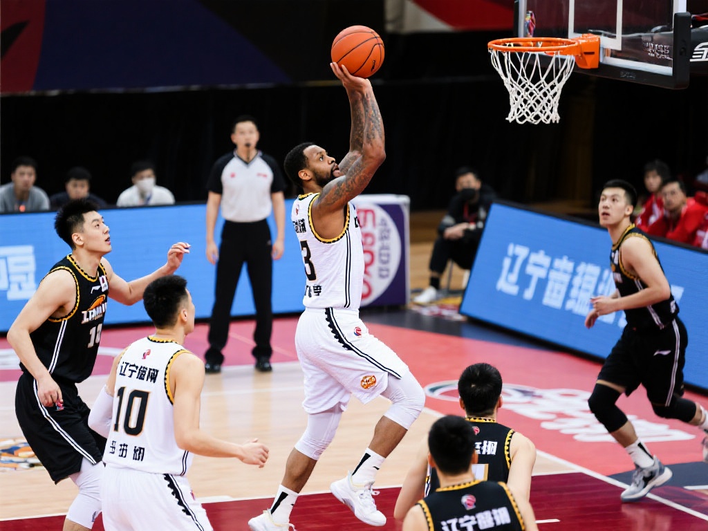 付豪三分精准,弗格强硬上篮,辽宁10-0攻势领先14分 从战术角度来看,辽宁队在这一阶段的攻防转