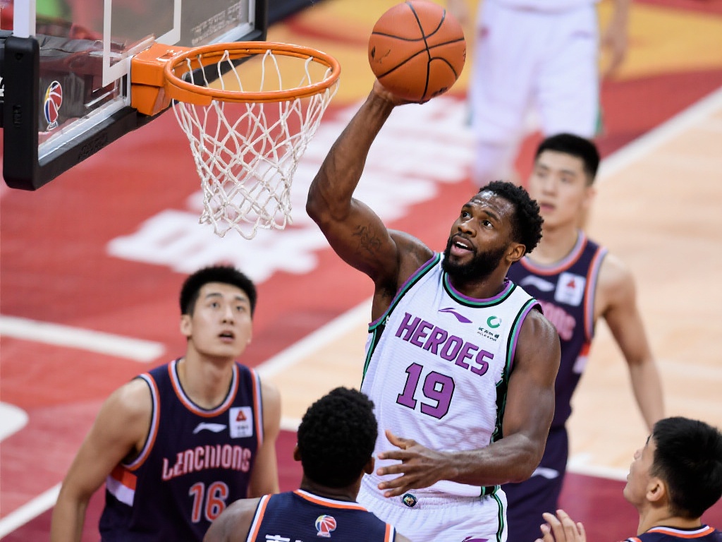 吉伦沃特25分钟高效表现,砍下19分10篮板外加1助攻 特洛伊-吉伦沃特在本场比赛中的表现可以用